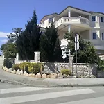 מלון דירות Gregovica 3*