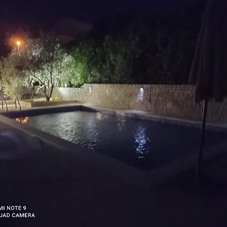 Lägenhetshotell Gregovica 3*