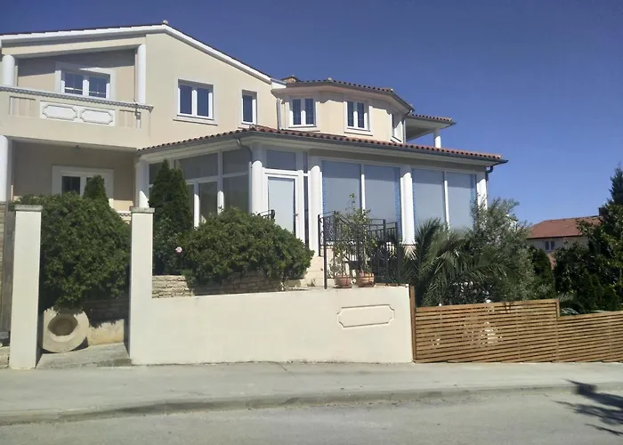 Gregovica Aparthotel 3*