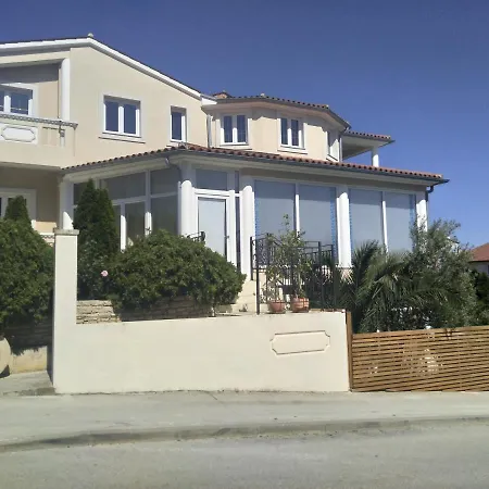 Gregovica 公寓式酒店 3*